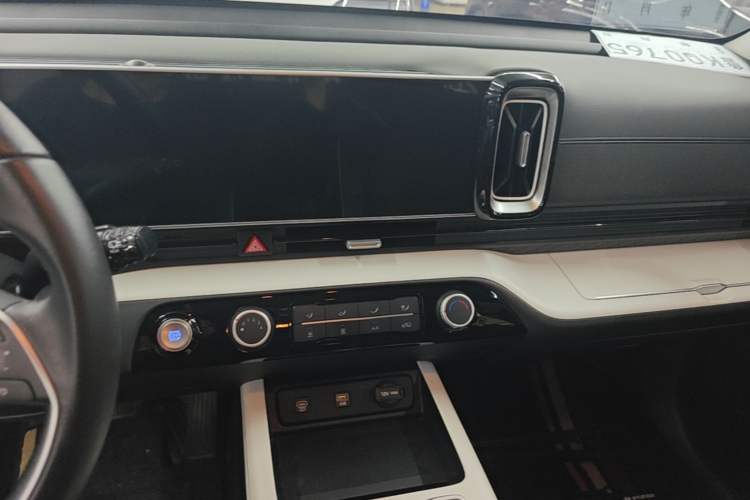 Used Hyundai ix35 2023 Musso 2.0L Deluxe Edition DLX Audio And AC Panel