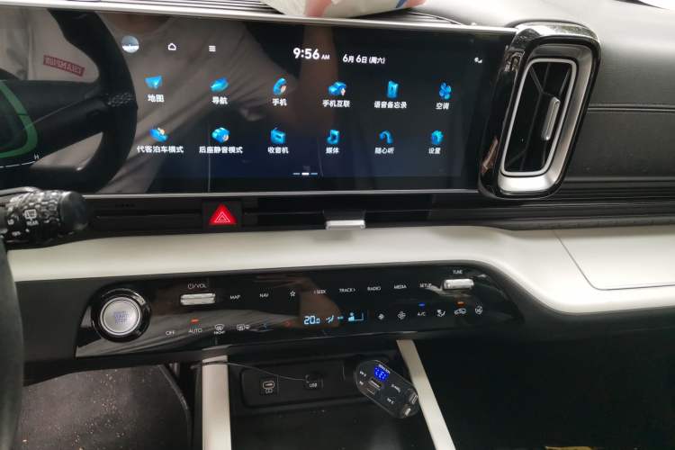 Used Hyundai ix35 2023 Musso 2.0L Prestige LUX Edition Audio And AC Panel