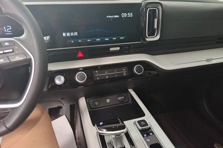 Used Hyundai ix35 2023 Musso 2.0L Deluxe Edition DLX Audio And AC Panel