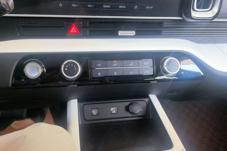 Used Hyundai ix35 2023 Musso 2.0L Deluxe Edition DLX Audio And AC Panel