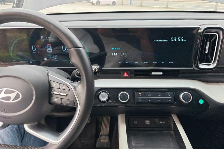 Used Hyundai ix35 2023 Musso 2.0L Deluxe Edition DLX Audio And AC Panel