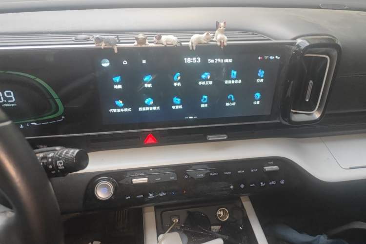Used Hyundai ix35 2023 Musso 2.0L Prestige LUX Edition Audio And AC Panel