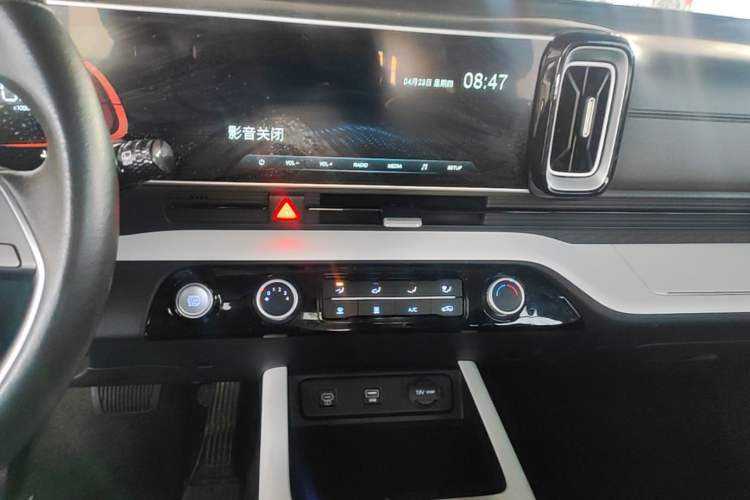 Used Hyundai ix35 2023 Musso 2.0L Deluxe Edition DLX Audio And AC Panel