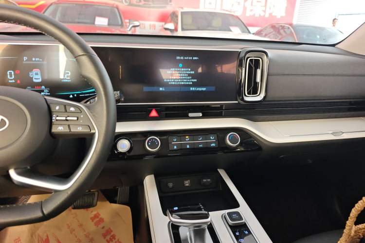 Used Hyundai ix35 2023 Musso 2.0L Deluxe Edition DLX Audio And AC Panel
