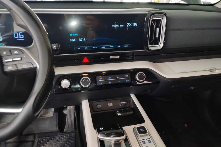 Used Hyundai ix35 2023 Musso 2.0L Deluxe Edition DLX Audio And AC Panel