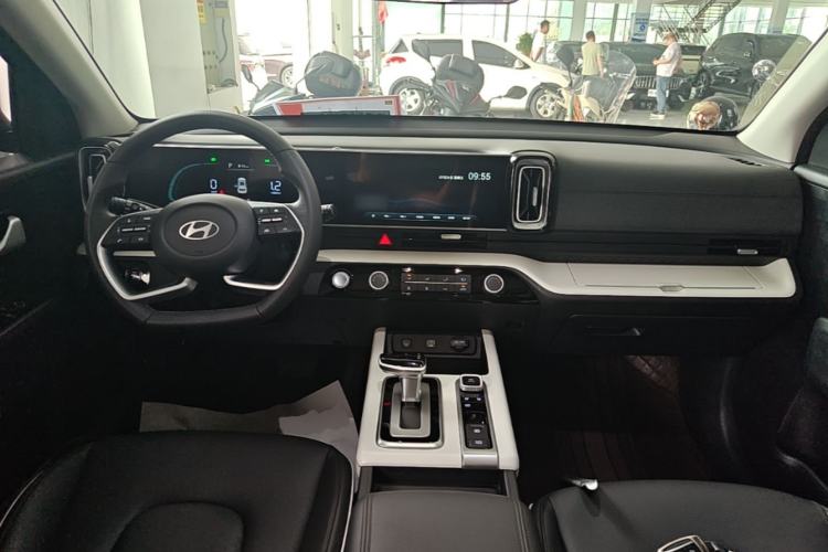 Used Hyundai ix35 2023 Musso 2.0L Deluxe Edition DLX Center Console