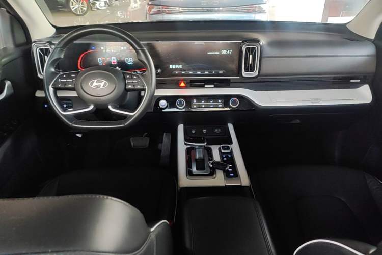 Used Hyundai ix35 2023 Musso 2.0L Deluxe Edition DLX Center Console