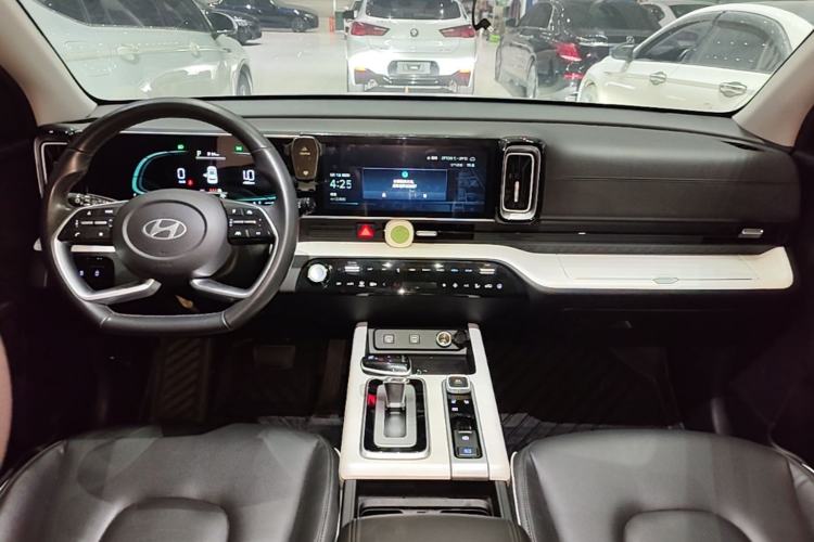 Used Hyundai ix35 2023 Musso 2.0L Deluxe Edition DLX Center Console