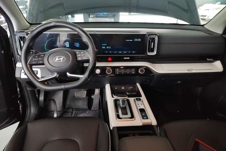 Used Hyundai ix35 2023 Musso 2.0L Deluxe Edition DLX Center Console