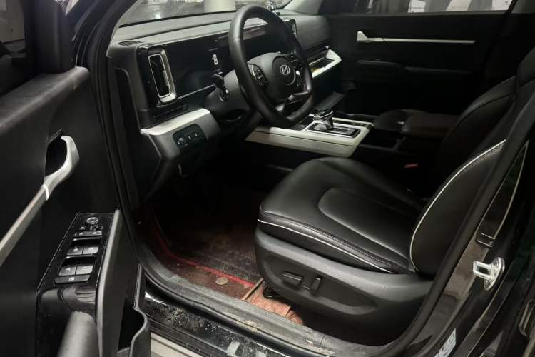 Used Hyundai ix35 2023 Musso 2.0L Prestige LUX Edition Driver Seat