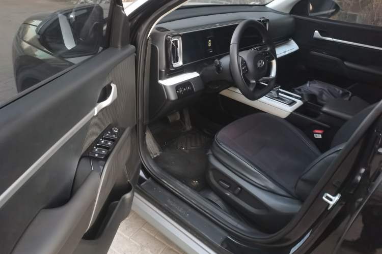 Used Hyundai ix35 2023 Musso 2.0L Deluxe Edition DLX Driver Seat