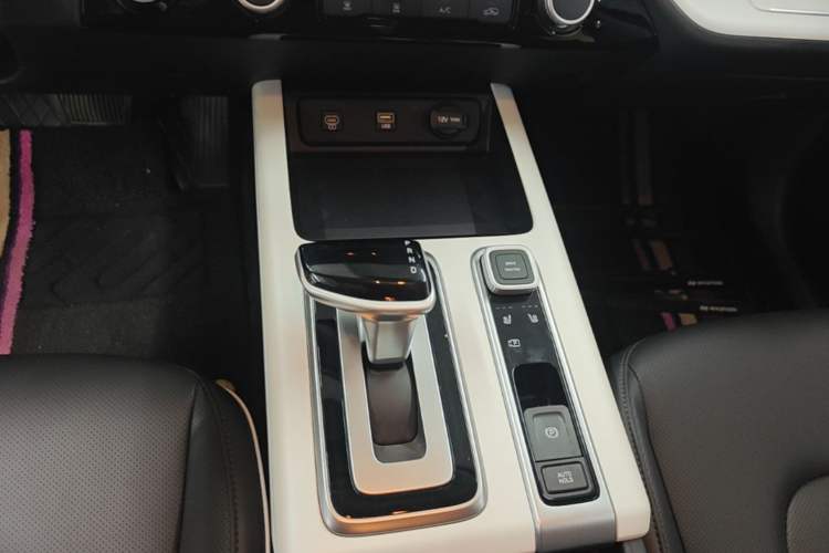 Used Hyundai ix35 2023 Musso 2.0L Deluxe Edition DLX Gear Lever