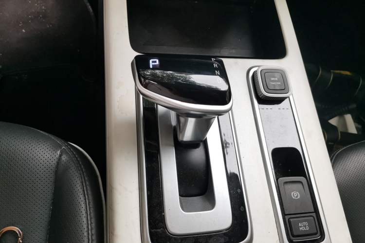 Used Hyundai ix35 2023 Musso 2.0L Prestige LUX Edition Gear Lever