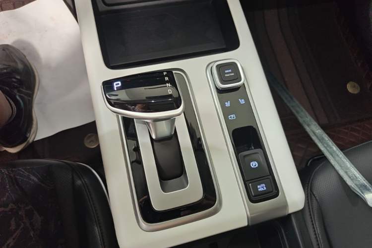 Used Hyundai ix35 2023 Musso 2.0L Deluxe Edition DLX Gear Lever