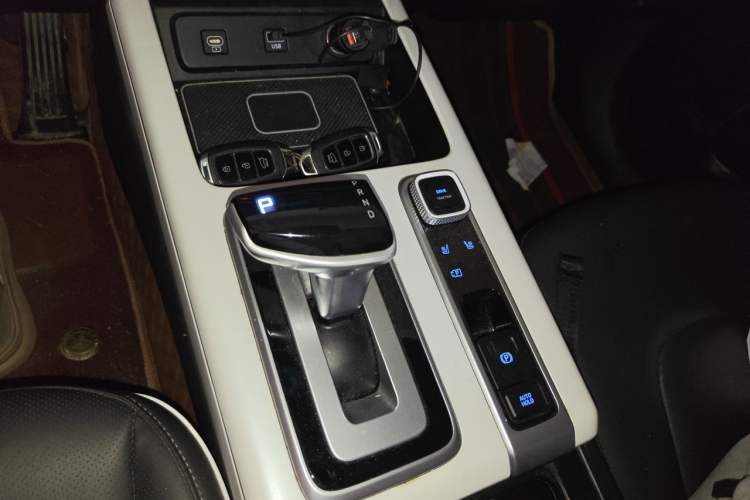 Used Hyundai ix35 2023 Musso 2.0L Prestige LUX Edition Gear Lever