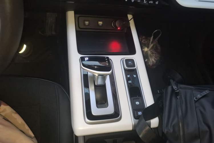 Used Hyundai ix35 2023 Musso 2.0L Deluxe Edition DLX Gear Lever