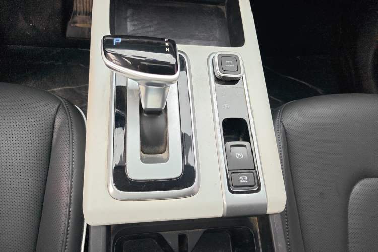 Used Hyundai ix35 2023 Musso 2.0L Deluxe Edition DLX Gear Lever