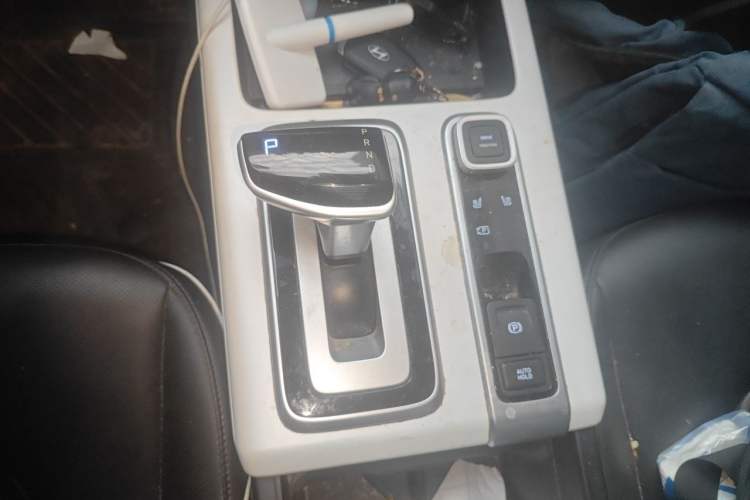 Used Hyundai ix35 2023 Musso 2.0L Prestige LUX Edition Gear Lever