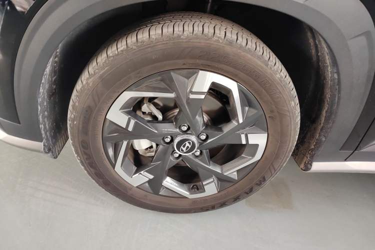 Used Hyundai ix35 2023 Musso 2.0L Deluxe Edition DLX Left Front Wheel Hub