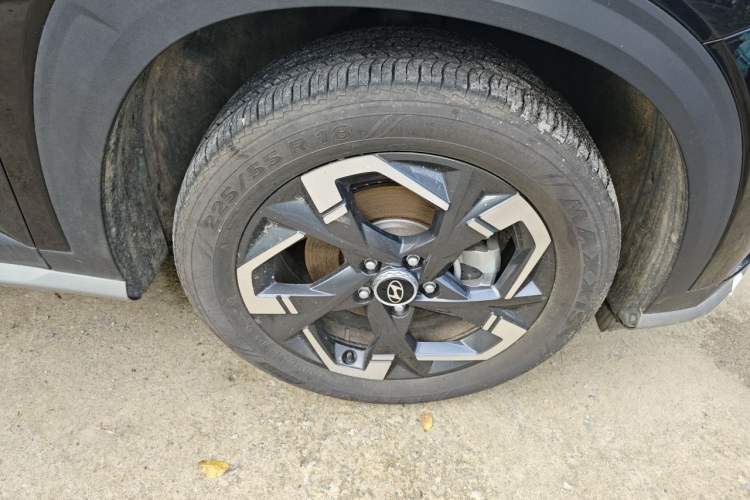 Used Hyundai ix35 2023 Musso 2.0L Deluxe Edition DLX Right Front Wheel Hub