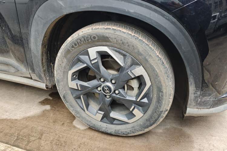 Used Hyundai ix35 2023 Musso 2.0L Deluxe Edition DLX Right Front Wheel Hub