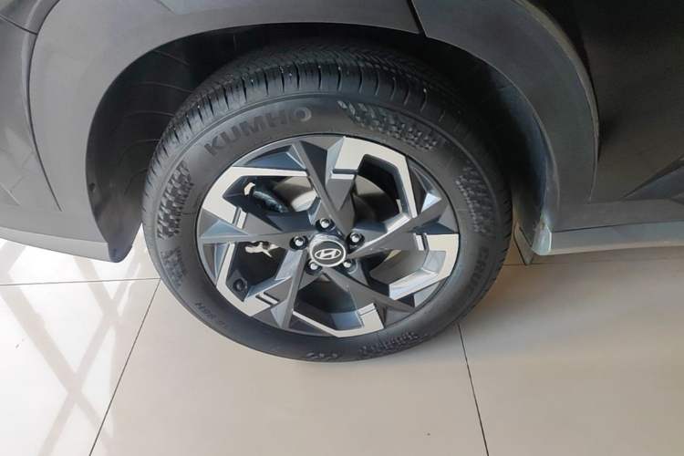 Used Hyundai ix35 2023 Musso 2.0L Deluxe Edition DLX Right Rear Wheel Hub