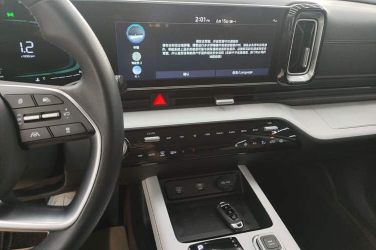Used Hyundai ix35 2023 Musso 2.0L Prestige LUX Edition Audio And AC Panel