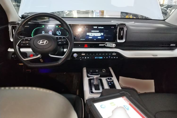 Used Hyundai ix35 2023 Musso 2.0L Prestige LUX Edition Center Console