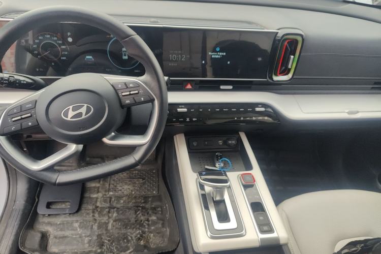 Used Hyundai ix35 2023 Musso 2.0L Flagship Edition TOP Center Console