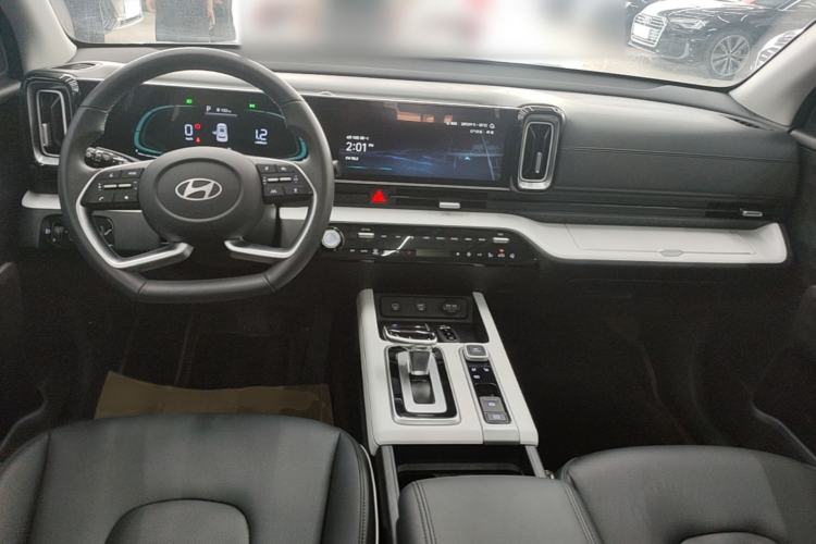 Used Hyundai ix35 2023 Musso 2.0L Prestige LUX Edition Center Console