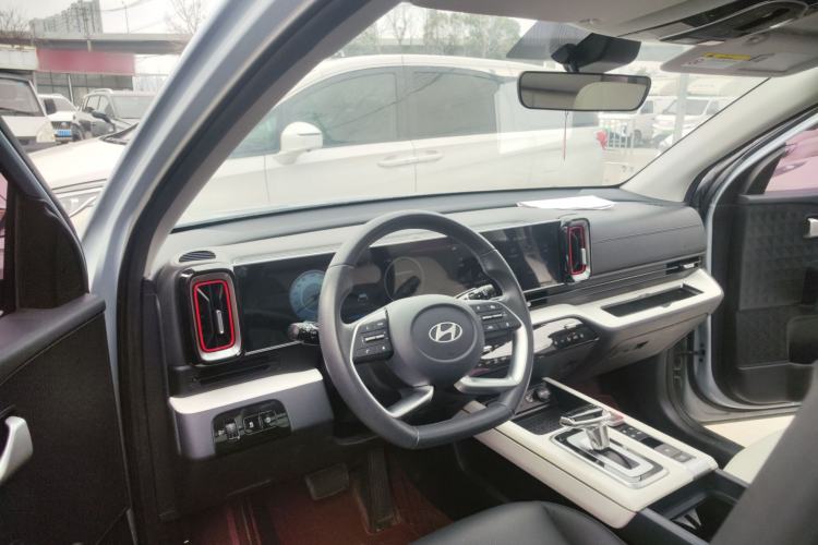 Used Hyundai ix35 2023 Musso 2.0L Flagship Edition TOP Center Console
