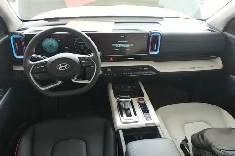 Used Hyundai ix35 2023 Musso 2.0L Prestige LUX Edition Center Console