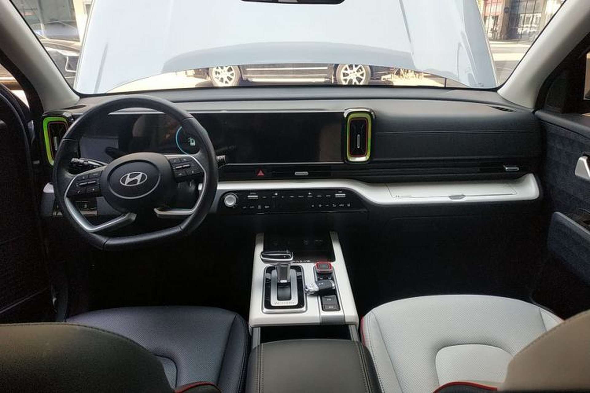 Used Hyundai ix35 2023 Musso 2.0L Flagship Edition TOP Center Console