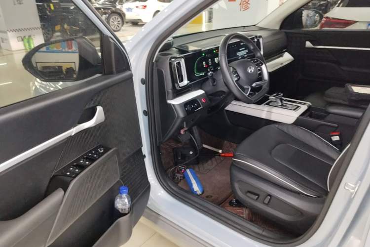 Used Hyundai ix35 2023 Musso 2.0L Prestige LUX Edition Driver Seat