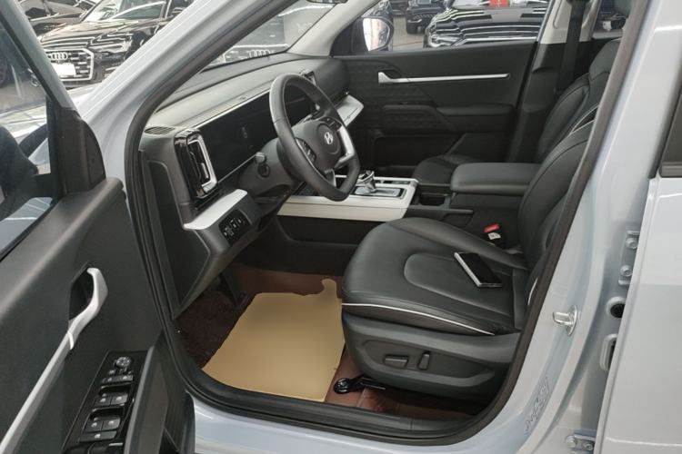 Used Hyundai ix35 2023 Musso 2.0L Prestige LUX Edition Driver Seat