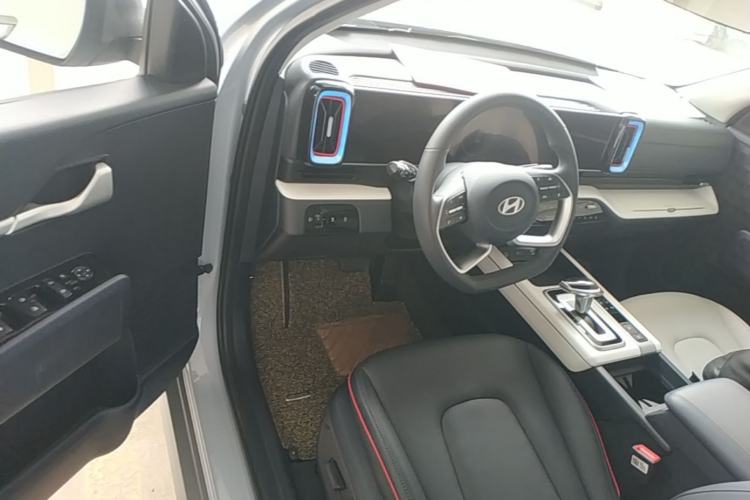 Used Hyundai ix35 2023 Musso 2.0L Prestige LUX Edition Driver Seat
