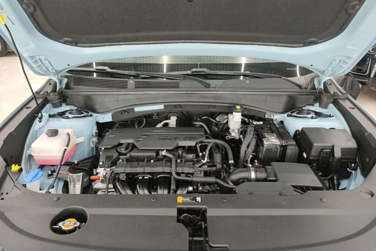 Used Hyundai ix35 2023 Musso 2.0L Prestige LUX Edition Engine Bay