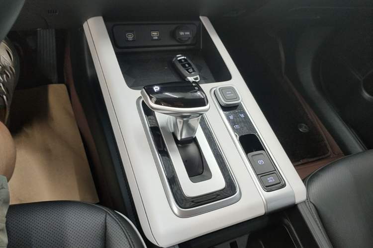 Used Hyundai ix35 2023 Musso 2.0L Prestige LUX Edition Gear Lever