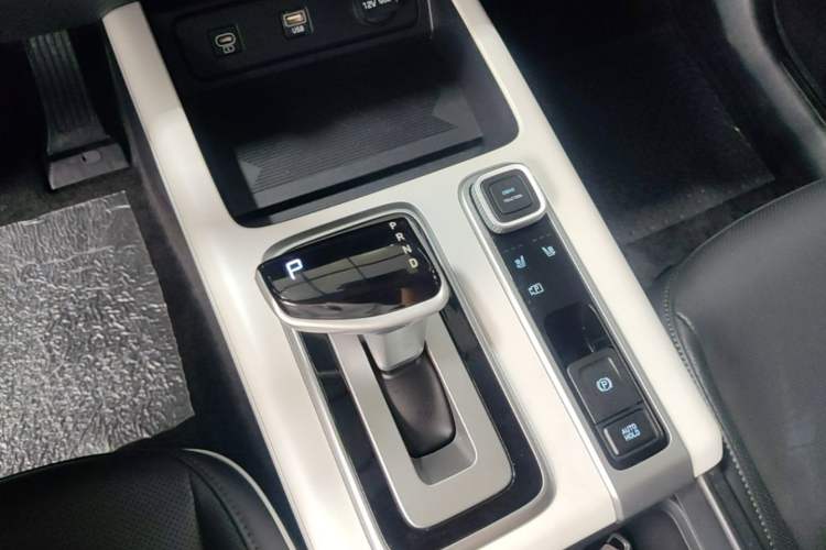 Used Hyundai ix35 2023 Musso 2.0L Deluxe Edition DLX Gear Lever