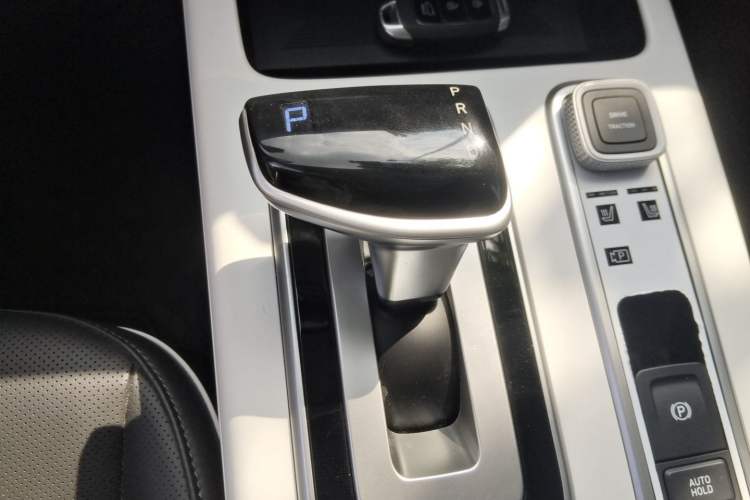 Used Hyundai ix35 2023 Musso 2.0L Deluxe Edition DLX Gear Lever