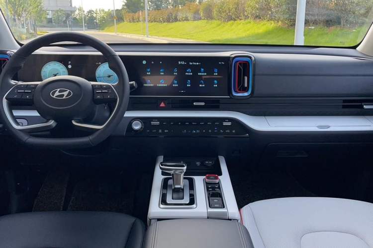 Used Hyundai ix35 2023 Musso 2.0L Prestige LUX Edition Interior 1