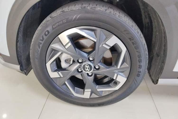 Used Hyundai ix35 2023 Musso 2.0L Prestige LUX Edition Left Front Wheel Hub