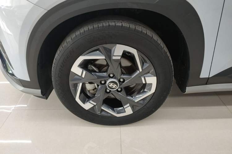 Used Hyundai ix35 2023 Musso 2.0L Prestige LUX Edition Left Front Wheel Hub