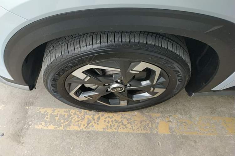 Used Hyundai ix35 2023 Musso 2.0L Prestige LUX Edition Left Front Wheel Hub