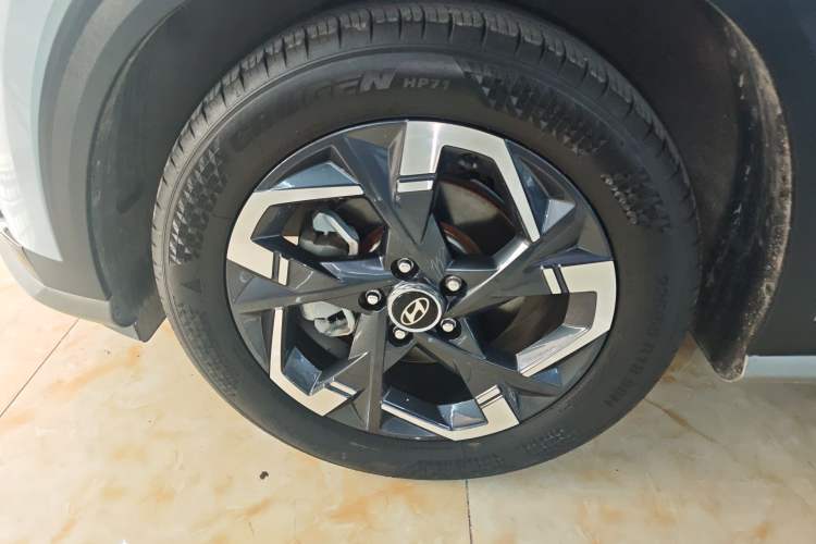 Used Hyundai ix35 2023 Musso 2.0L Deluxe Edition DLX Left Front Wheel Hub