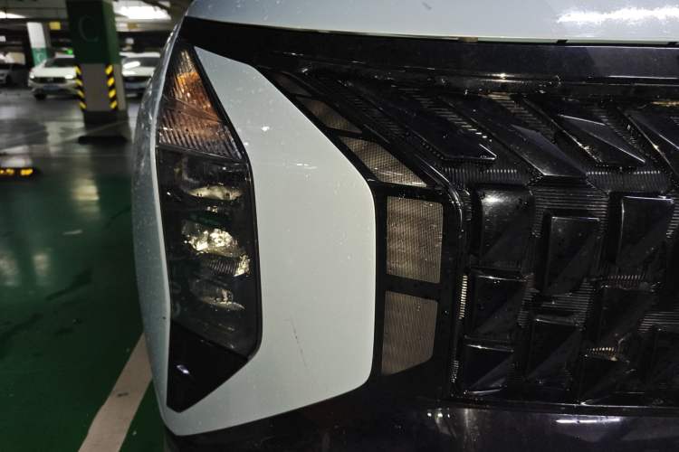 Used Hyundai ix35 2023 Musso 2.0L Prestige LUX Edition Right Front Headlight