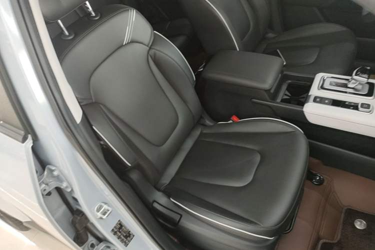 Used Hyundai ix35 2023 Musso 2.0L Prestige LUX Edition Right Front Seat