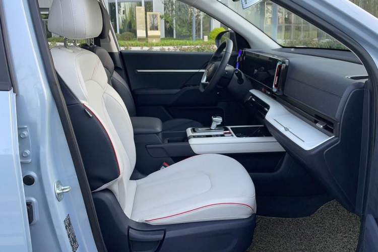Used Hyundai ix35 2023 Musso 2.0L Prestige LUX Edition Right Front Seat
