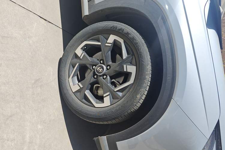 Used Hyundai ix35 2023 Musso 2.0L Flagship Edition TOP Right Front Wheel Hub