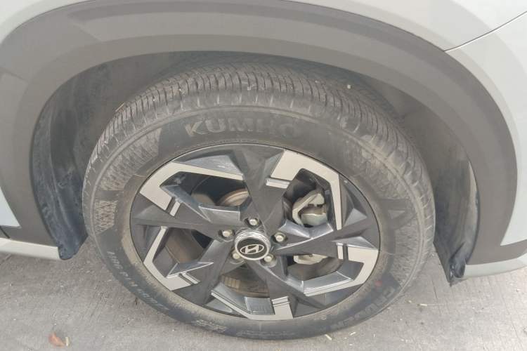 Used Hyundai ix35 2023 Musso 2.0L Deluxe Edition DLX Right Front Wheel Hub